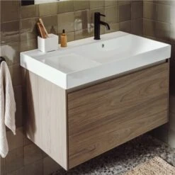 Roca Lavabo Ona 80x46 Cm, Version à Droite, Blanc Brillant -Aqua Home Magasin lavabo ona 80x46 cm version a droite blanc brillant 2